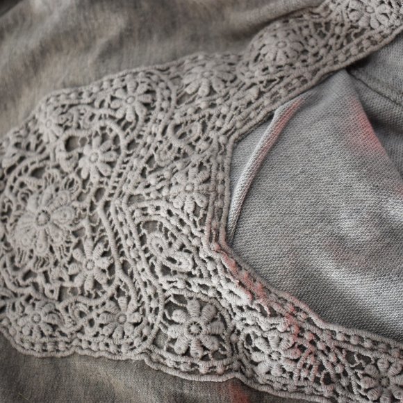 New Directions Detailed Top - Picture 4 of 4